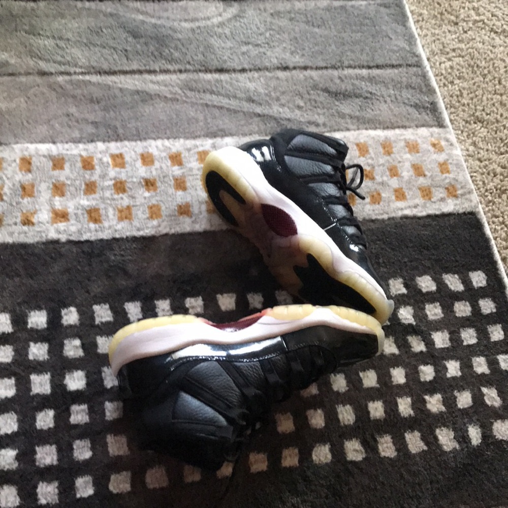 Shoes - Picture 3 of 4